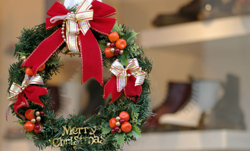 クリスマスに非リア充がすべきこと 玄関のクリスマスリースを正月っぽい飾りにこっそり変える