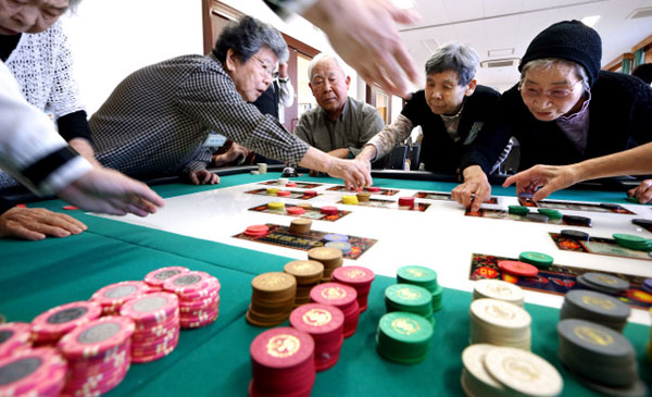 介護にギャンブル？カジノ型デイサービスが日本の介護問題を改善する！