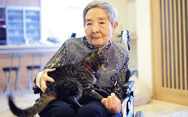 犬や猫と暮らせる特別養護老人ホーム！伴侶動物福祉が介護の常識を変える